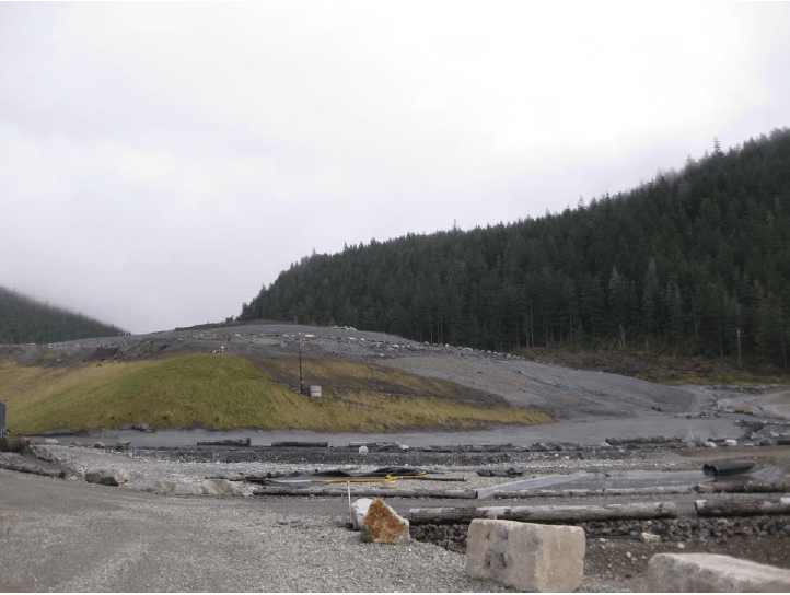 Filtered Tailings: Addressing Oxidation, ML-ARD, Surface Runoff, and Geotechnical Stability 1 Filtered tailings stack.
